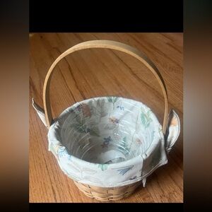 Longerberger basket with handle with liner and protector 2003